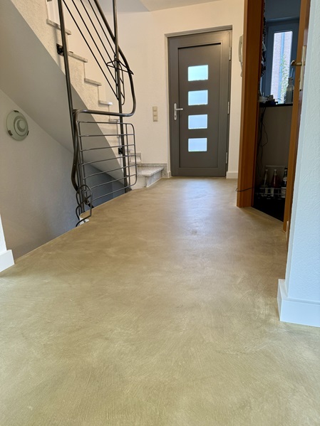 Fugenloser Bodenbelag in einem Eingangsbereich